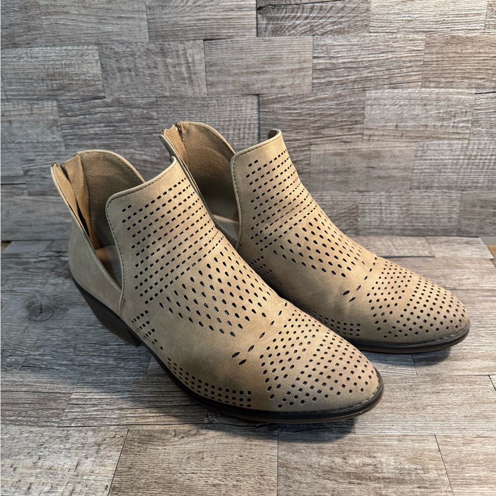 Pierre Dumas Tan Ankle Booties